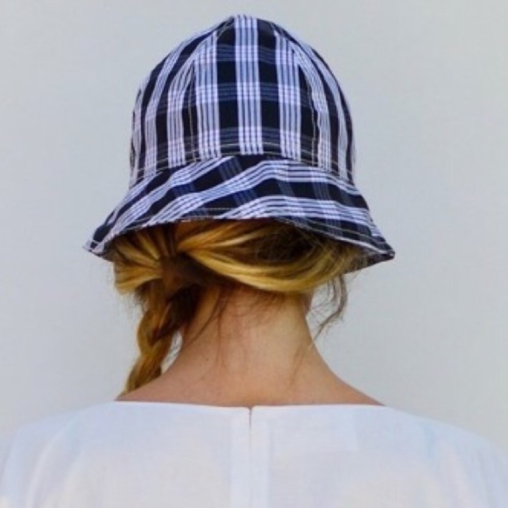 GORDON Bucket Hat in Black